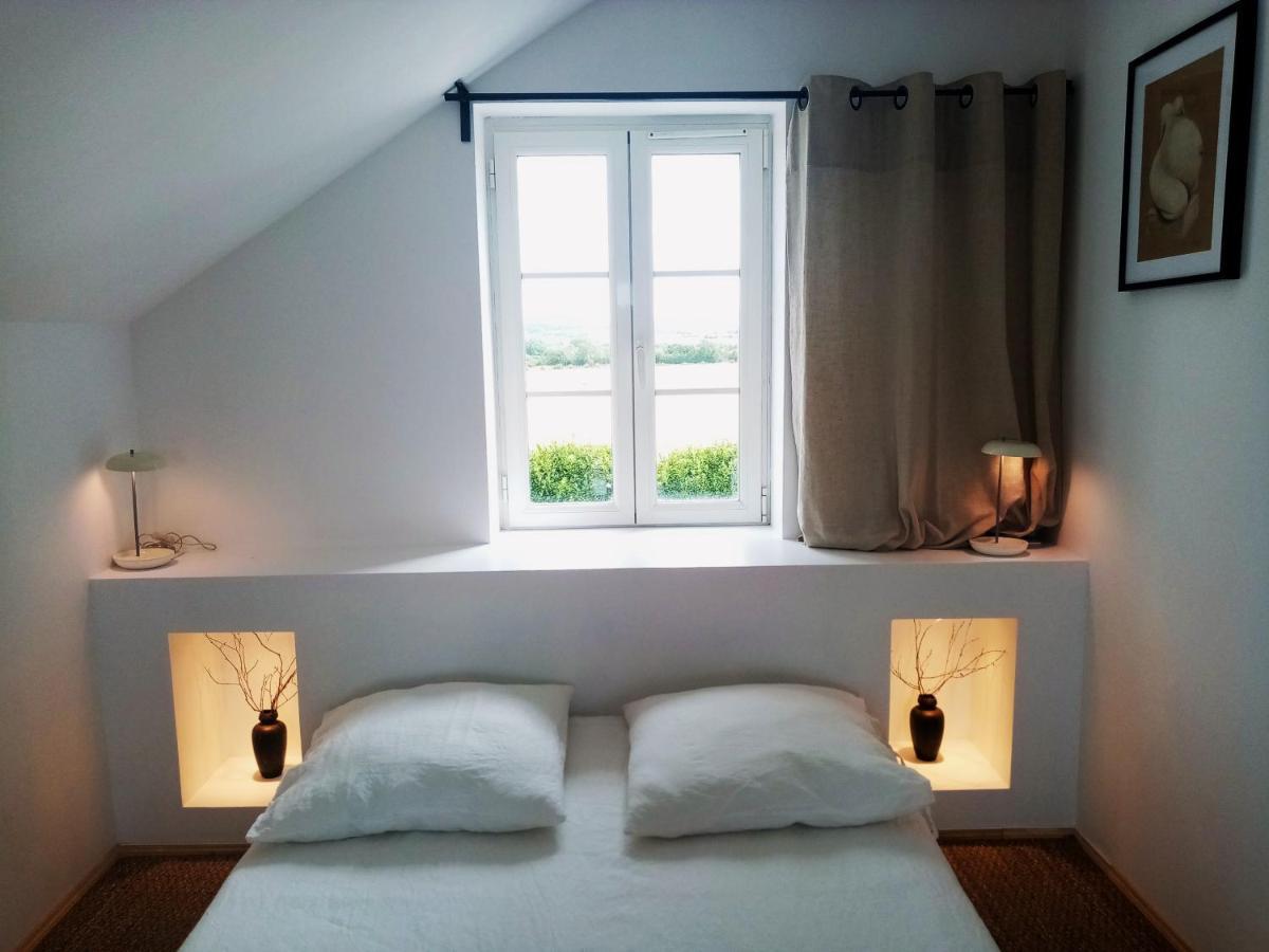 Hotel Galerie, Tumulus de la Hogue Fontenay-le-Marmion Exteriér fotografie