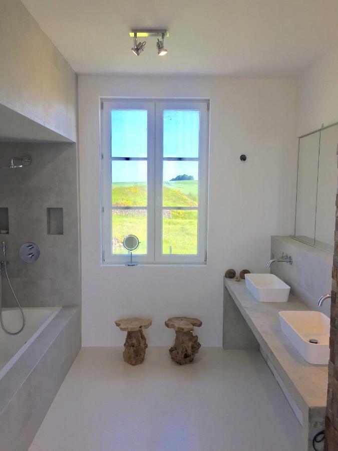 Hotel Galerie, Tumulus de la Hogue Fontenay-le-Marmion Exteriér fotografie